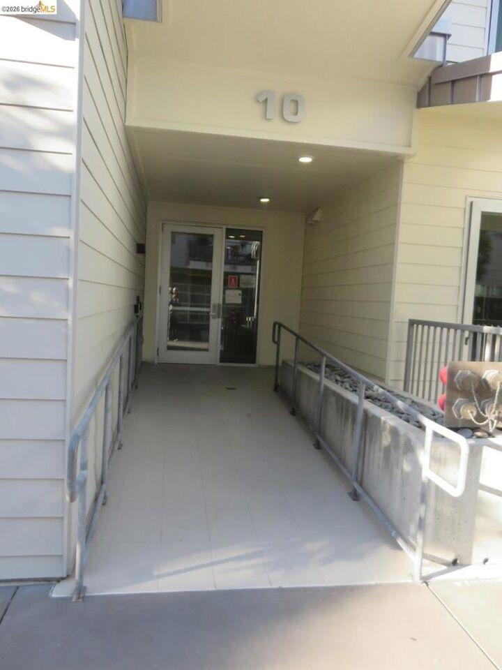 Property Photo:  10 Kennedy Pl 203  CA 94124 
