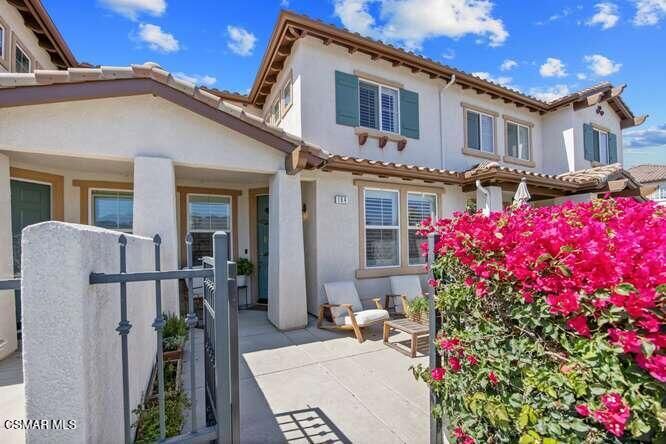 Property Photo:  184 Via Katrina  CA 91320 