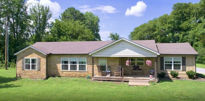 Property Photo: 1044 Cherry Ln TN 37129