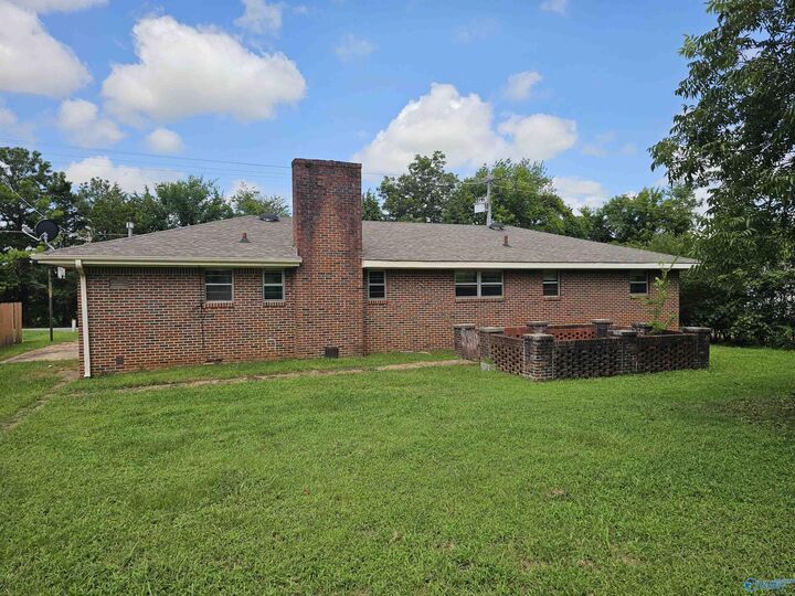 Property Photo:  109 Pinhook Road  AL 35650 