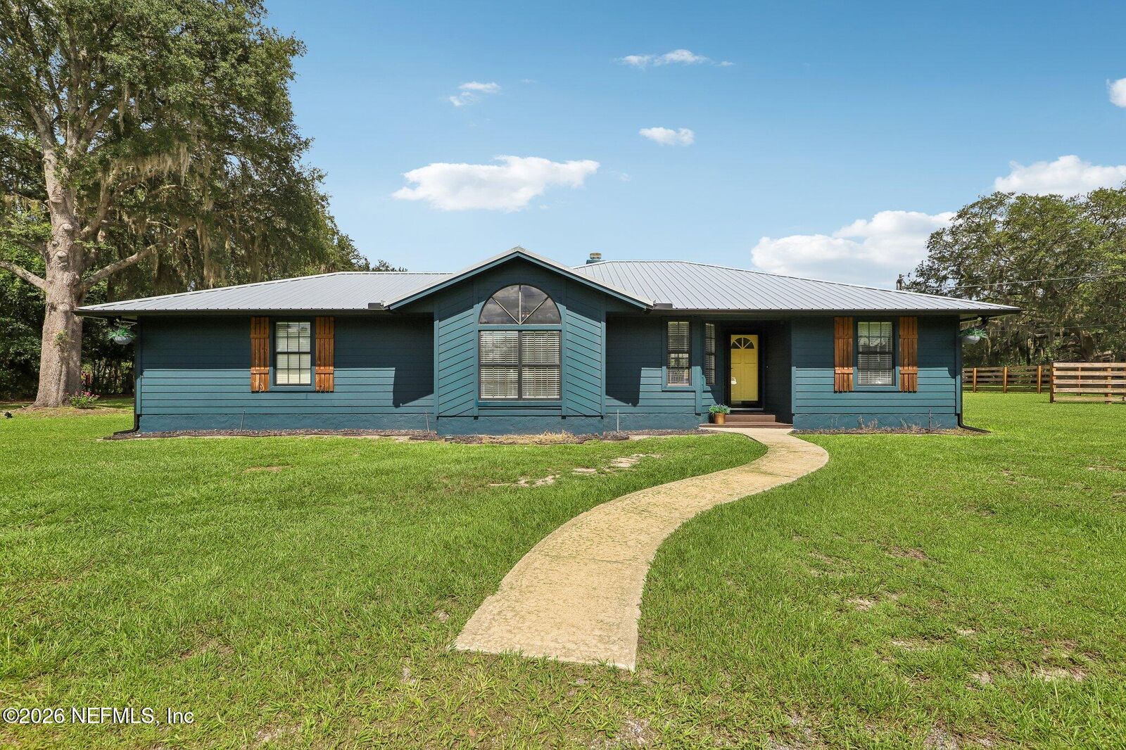 Property Photo: 147 Dow Court FL 32043