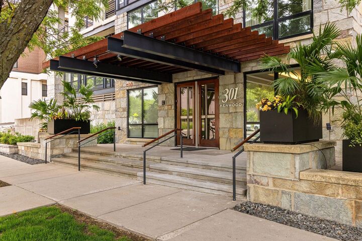 Property Photo:  301 Kenwood Parkway 600  MN 55403 