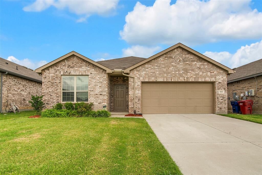 Property Photo: 1021 Waverly Drive TX 75495