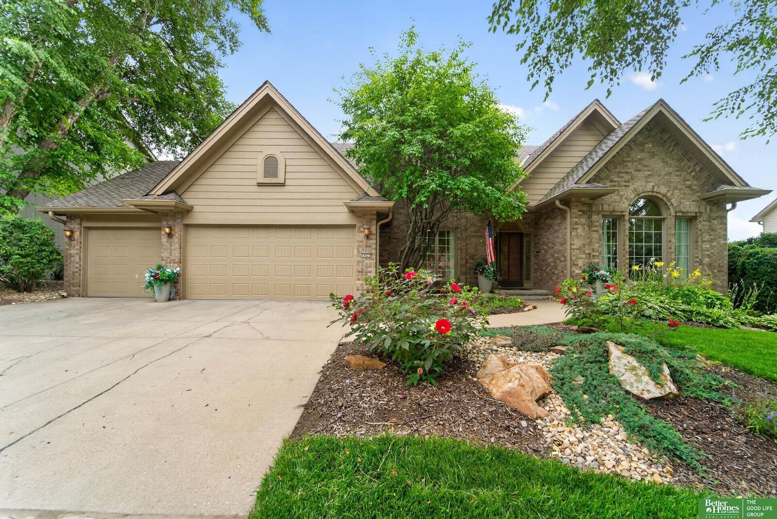 Property Photo: 14221 Seward Street NE 68154
