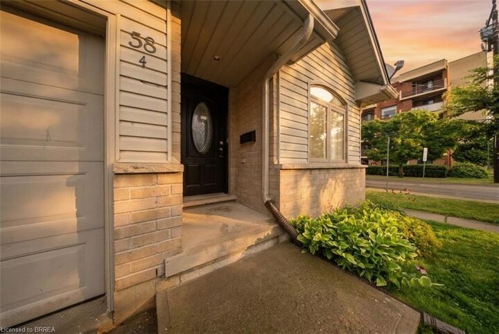 Property Photo: 58 Waterloo Street 4 ON N3T 3R8