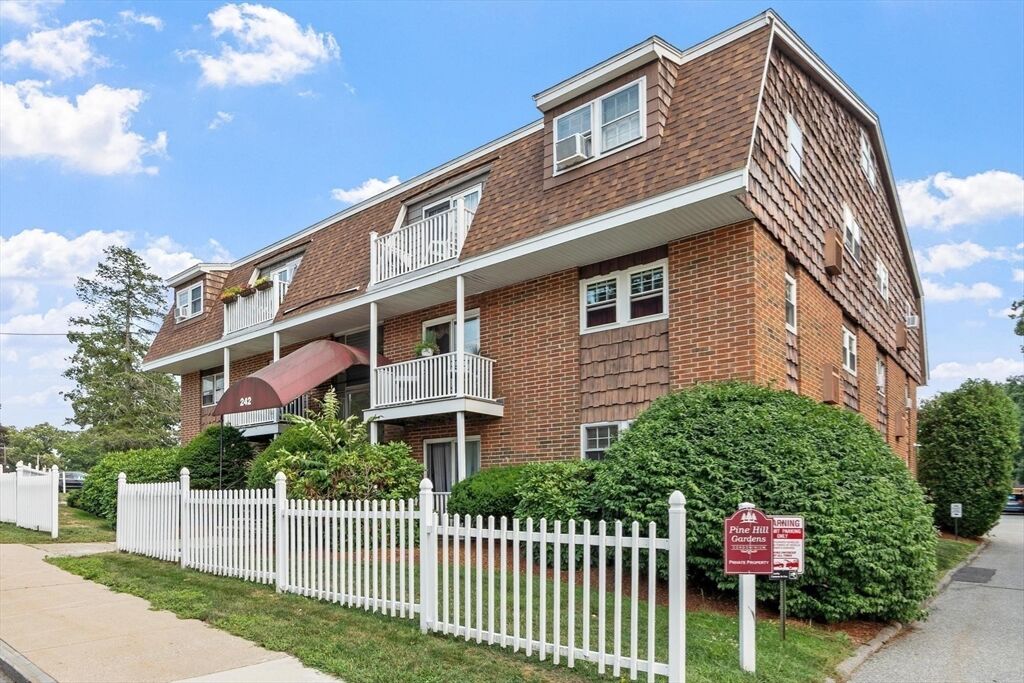 Property Photo:  242 Mount Vernon St 6  MA 01843 