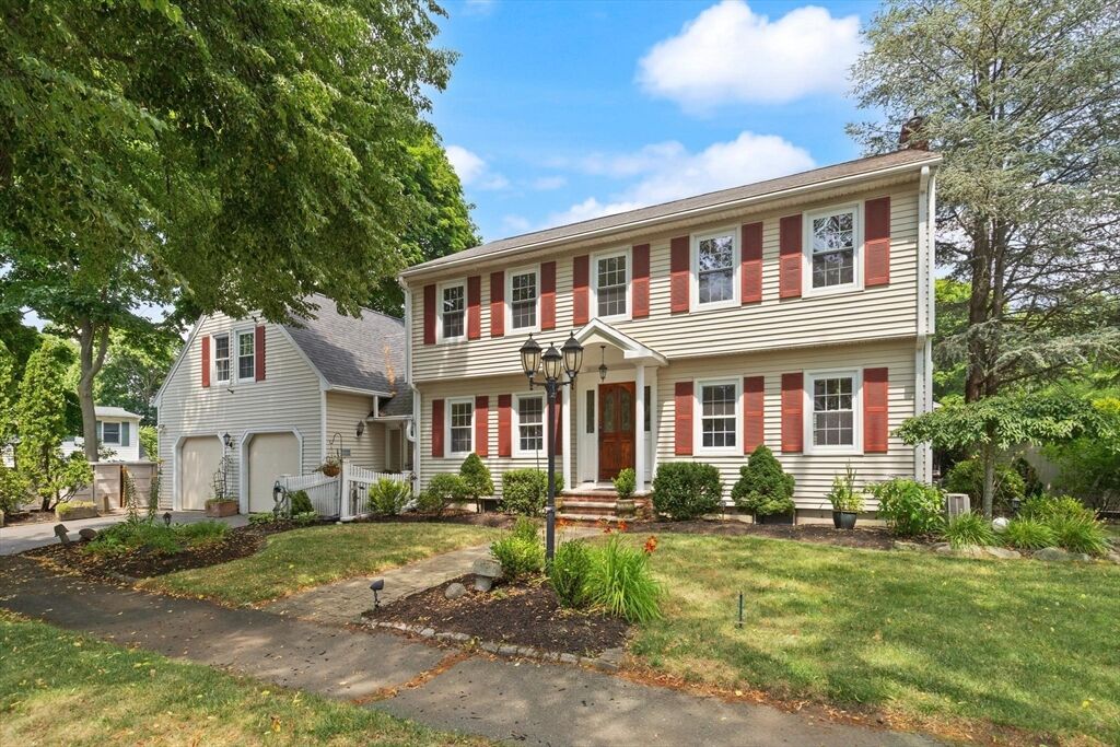 Property Photo:  4 Berrywood Ln  MA 01915 