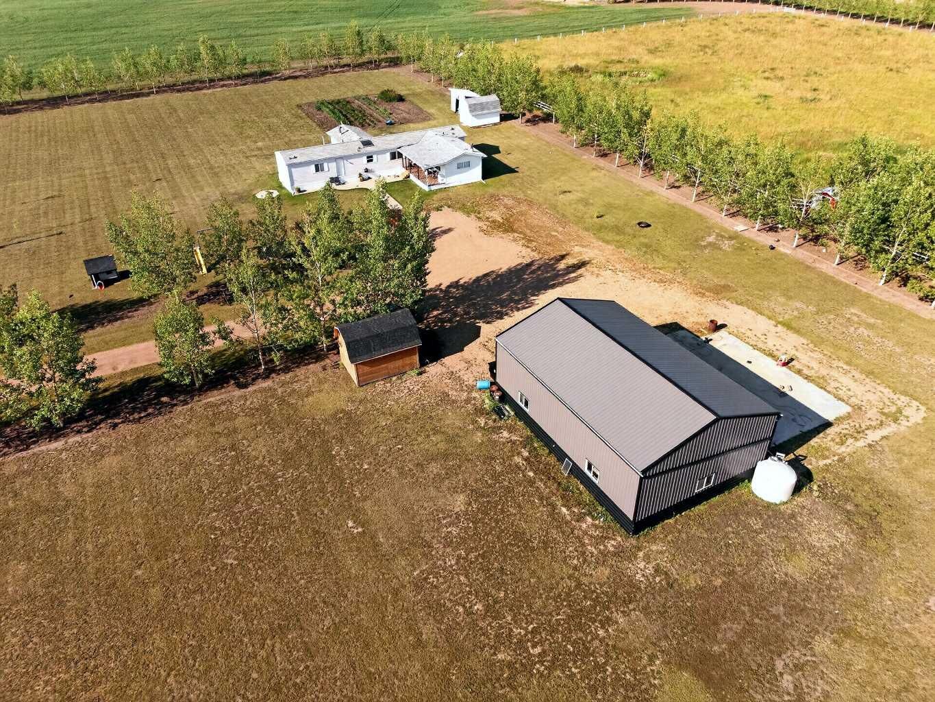 Property Photo:  104203 Range Road 170  AB T0H 2H0 
