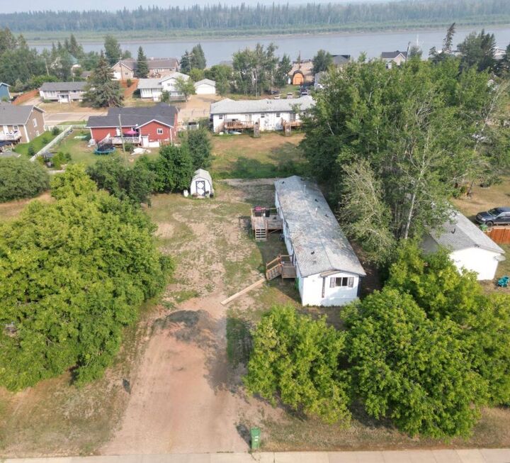 Property Photo:  5104 48 Ave  AB T0H 1N0 