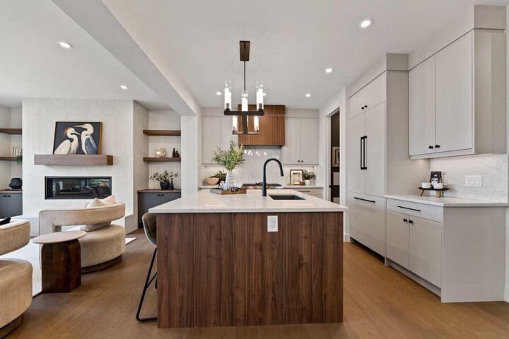 Property Photo:  52 Patterson Rise SW  AB T3H 2E3 