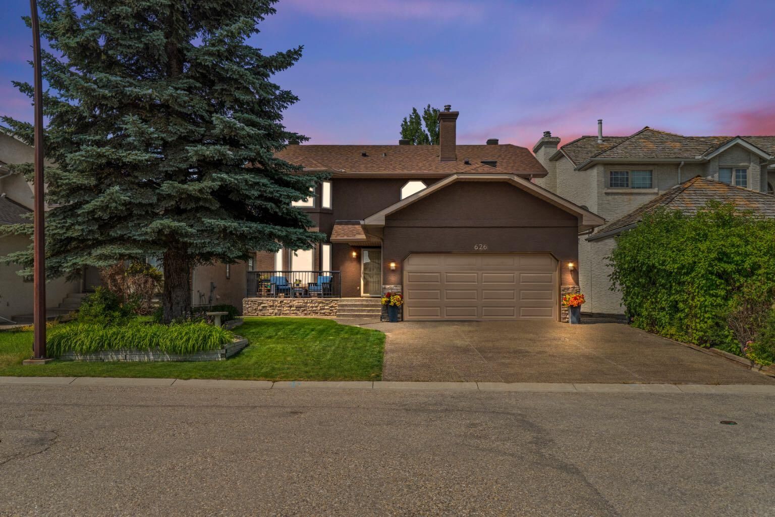 Property Photo:  626 Hawkhill Place NW  AB T3G 3M6 