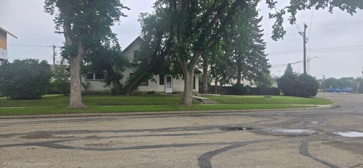 4902 52 Street — photo 1