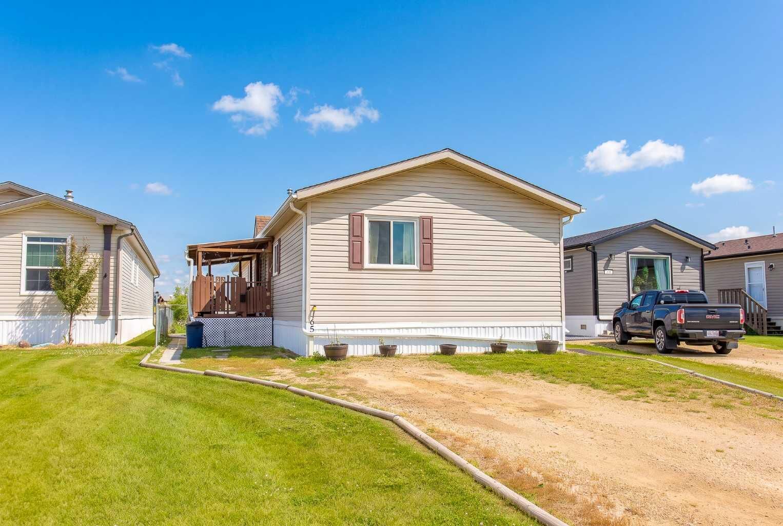 Property Photo: 15 Mackenzie Ranch Way 65 AB T4L 0B4