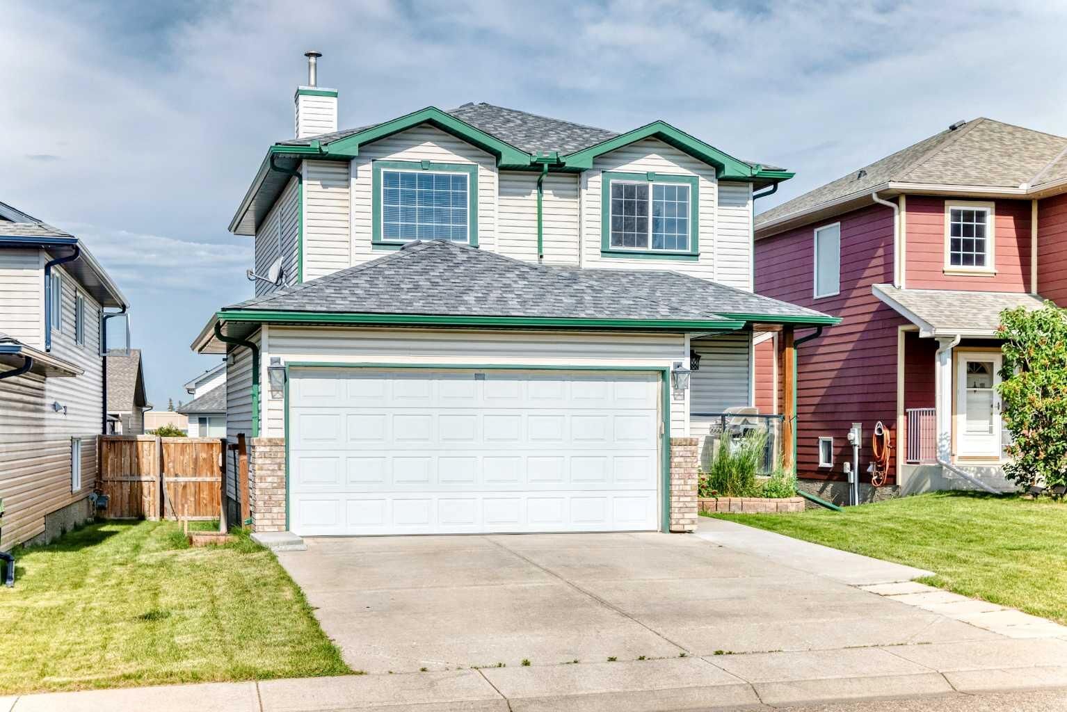 Property Photo:  23 Thornbird Way SE  AB T4A 2C3 