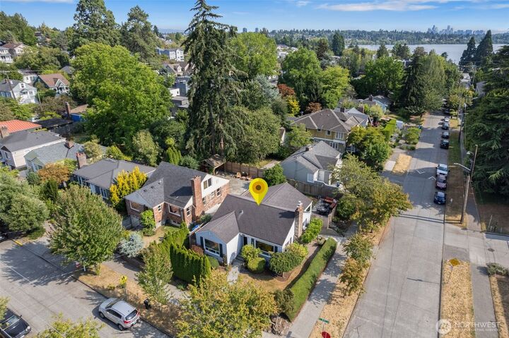 Property Photo: 1701 N 82nd Street WA 98103