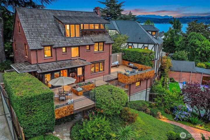 Property Photo: 5201 NE 43rd Avenue WA 98105