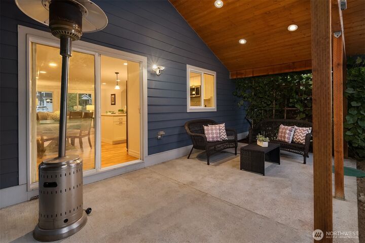 Property Photo:  2205 NE 28th Street  WA 98056 