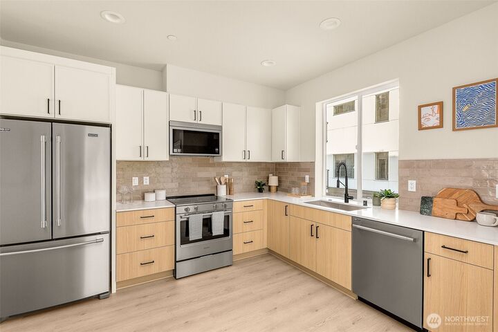 Property Photo: 7624 NE Bothell Way 102 WA 98028