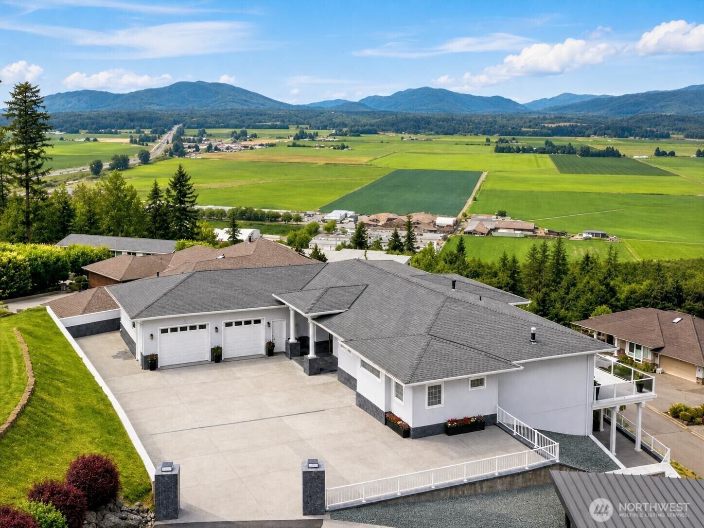 Property Photo: 880 Bella Vista Lane WA 98233