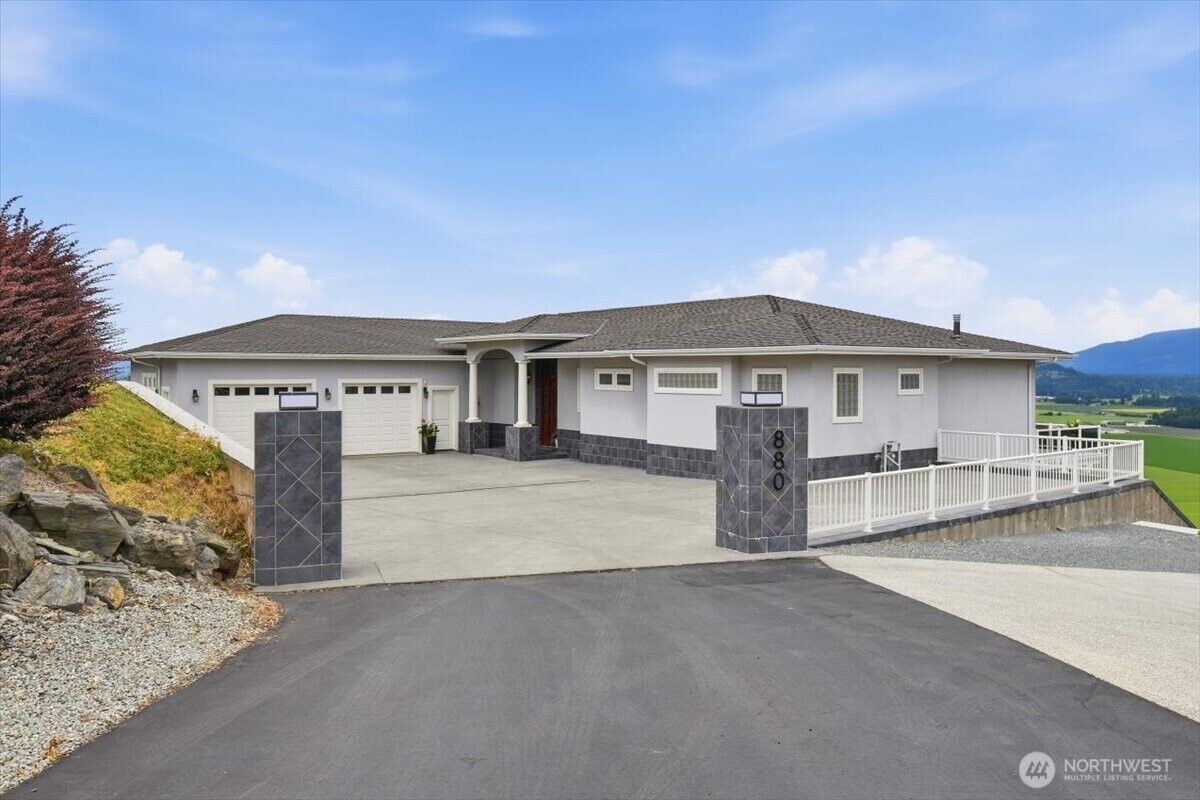 Property Photo:  880  Bella Vista Lane  WA 98233 