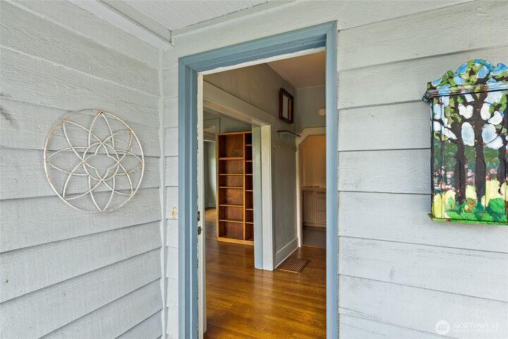 Property Photo:  2902 S Jackson Street  WA 98144 