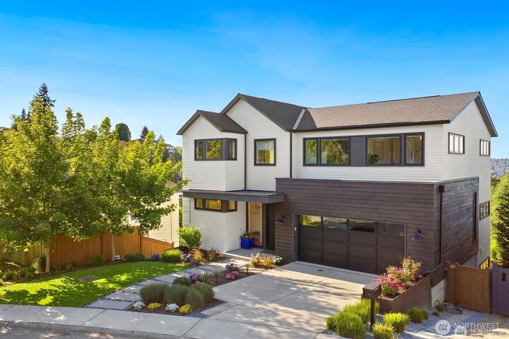 Property Photo:  728 W Etruria Street  WA 98119 