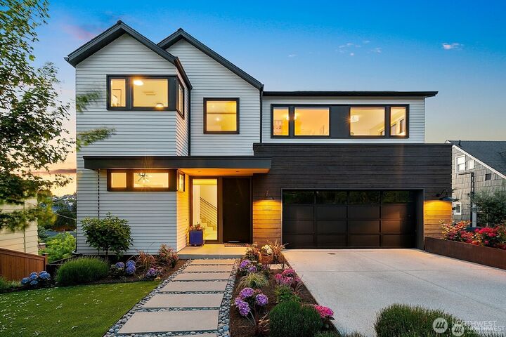 Property Photo:  728 W Etruria Street  WA 98119 