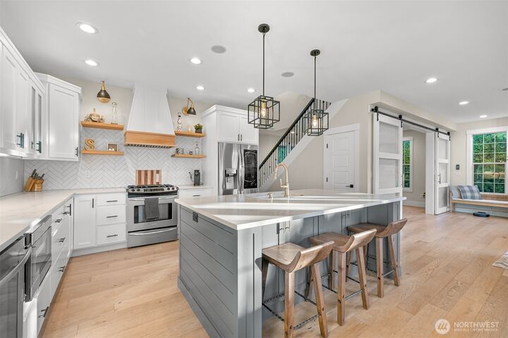 Property Photo: 109 W 2nd Street WA 98276