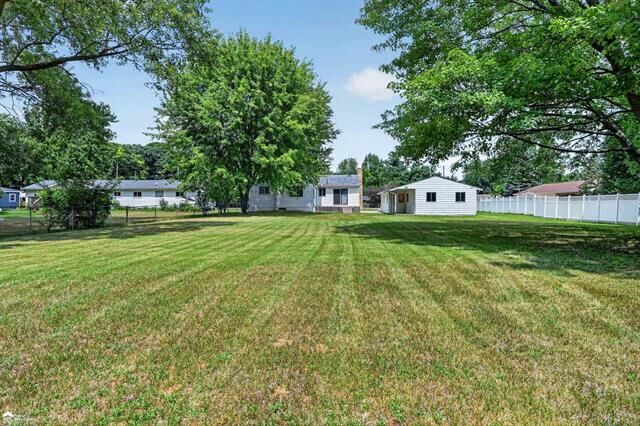 Property Photo:  5286 Roberts Drive  MI 48506 