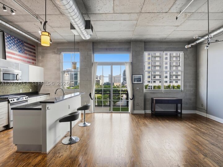 Property Photo: 410 NW 1st Ave 604 FL 33301