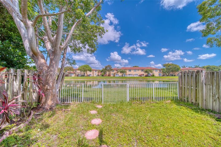 Property Photo:  3365 NE 11th Dr 3365  FL 33033 