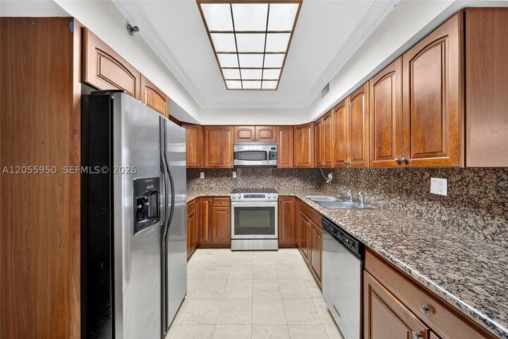 Property Photo: 3600 Mystic Pointe Dr 310 FL 33180