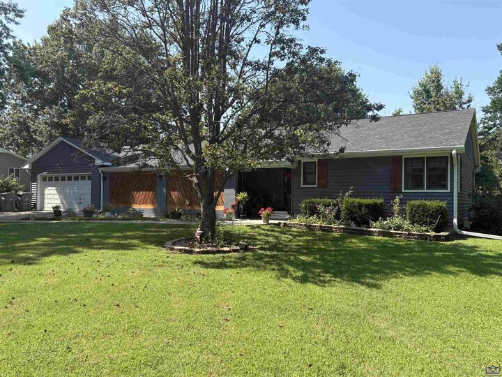 Property Photo:  2022 Prairie Ln  KS 66801 