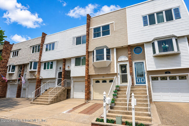 Property Photo:  35 Mimosa Lane  NY 10312 