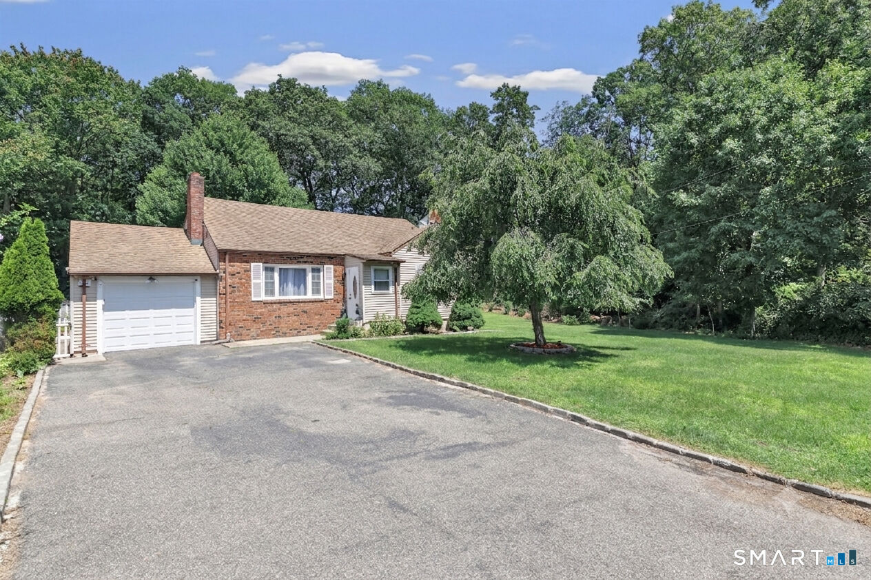 Property Photo:  25 North Forest Circle  CT 06516 