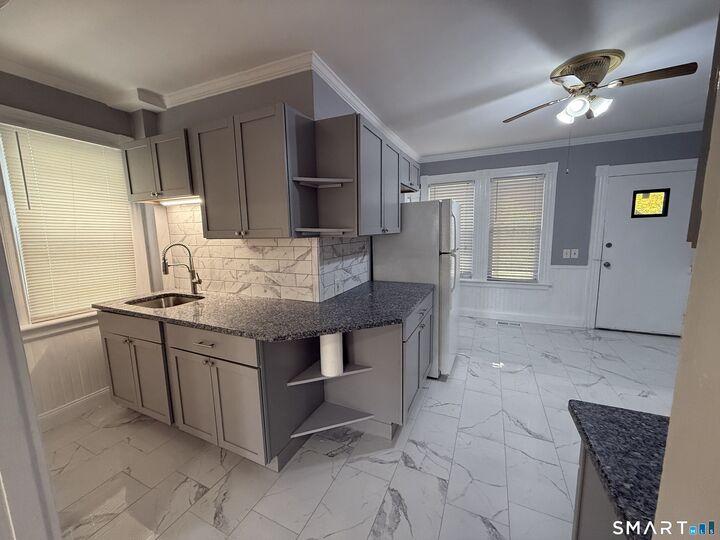 Property Photo:  87-89 Maltby Street  CT 06484 