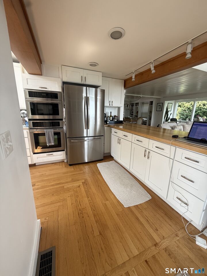 Property Photo:  19 White Top Lane Lane  CT 06437 