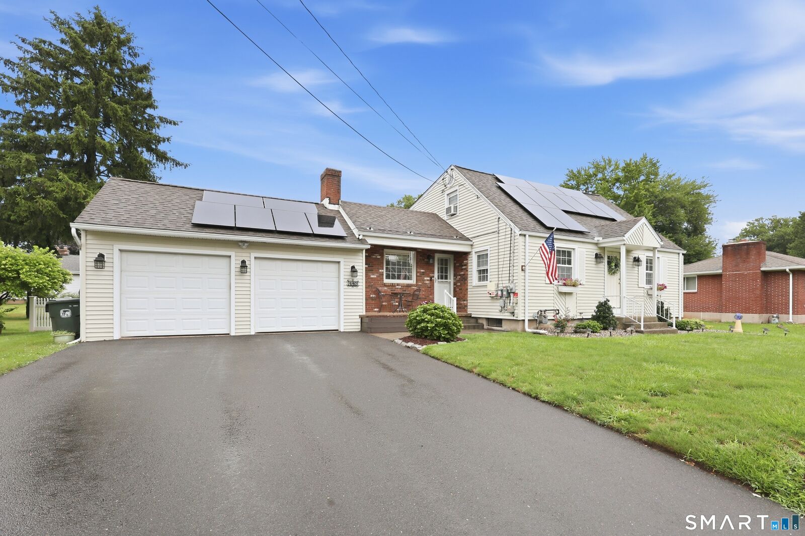 Property Photo:  142 Nicholson Street  CT 06111 