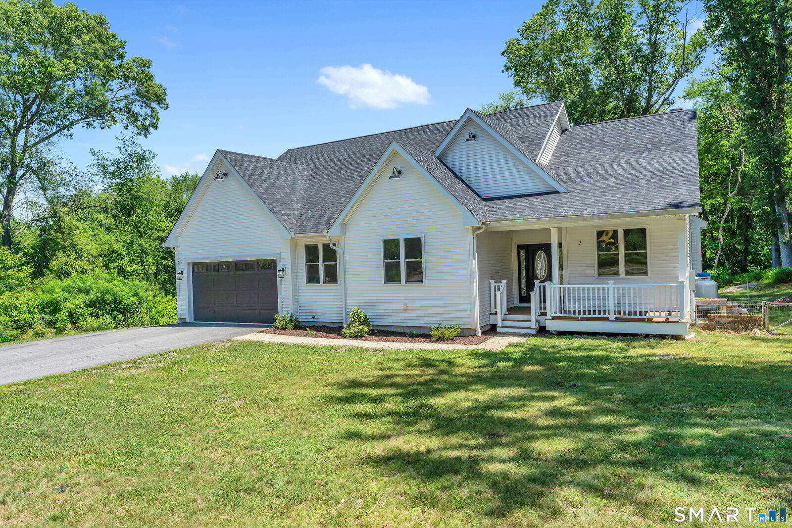 Property Photo:  7 Thamesview Pentway  CT 06335 