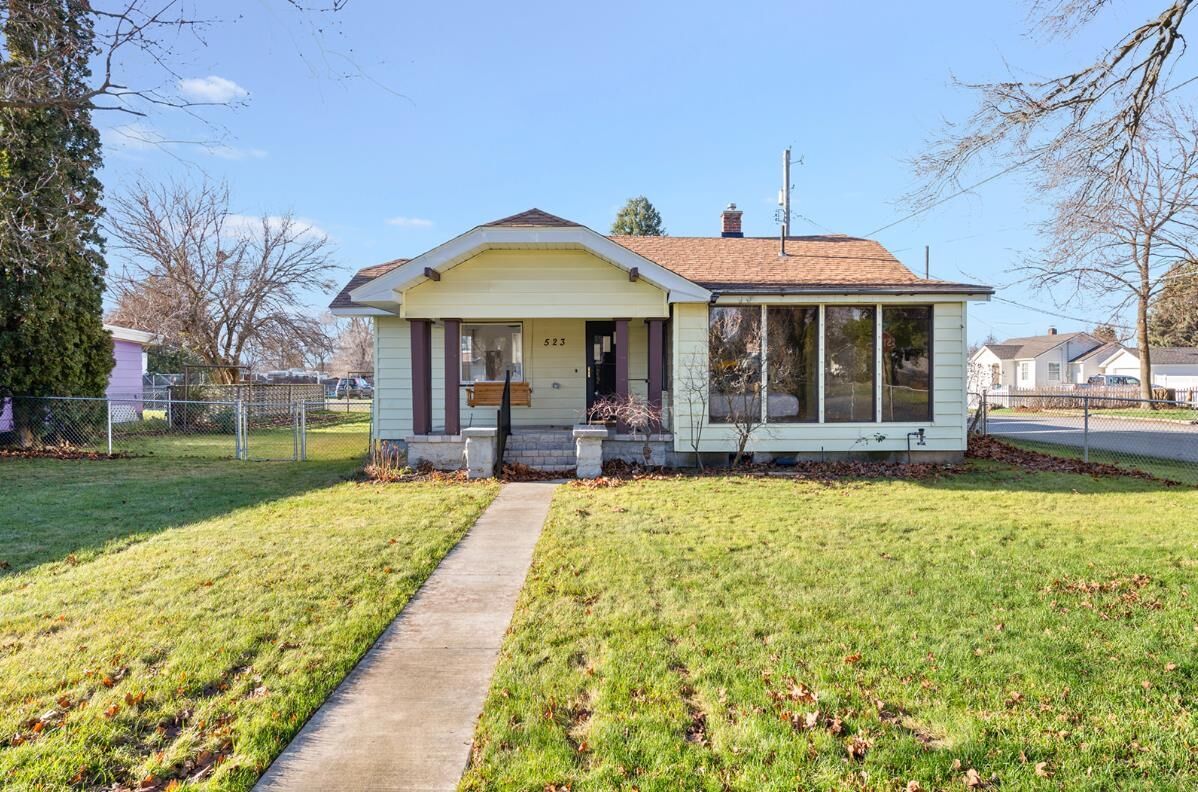 Property Photo:  523 N Sargent Rd  WA 99212 