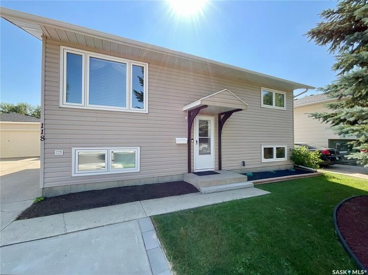 Property Photo: 118 Salemka Crescent SK S4R 7S1