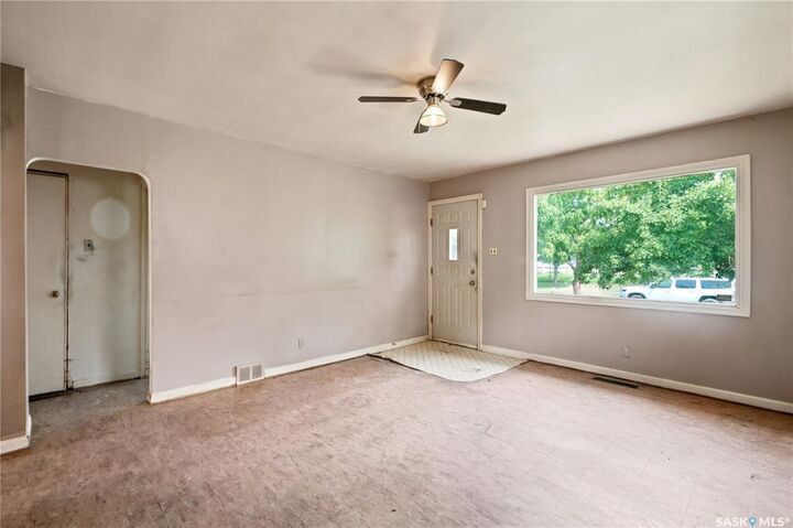 Property Photo: 431 K Avenue N SK S7L 2M5