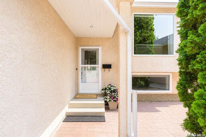Property Photo: 439 Fairbrother Court SK S7S 1H9