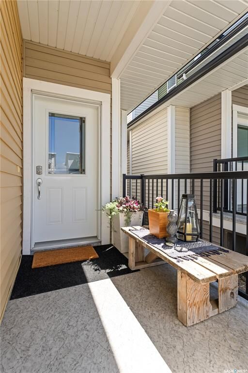 Property Photo:  700 Central Street W 7  SK S0K 0A1 