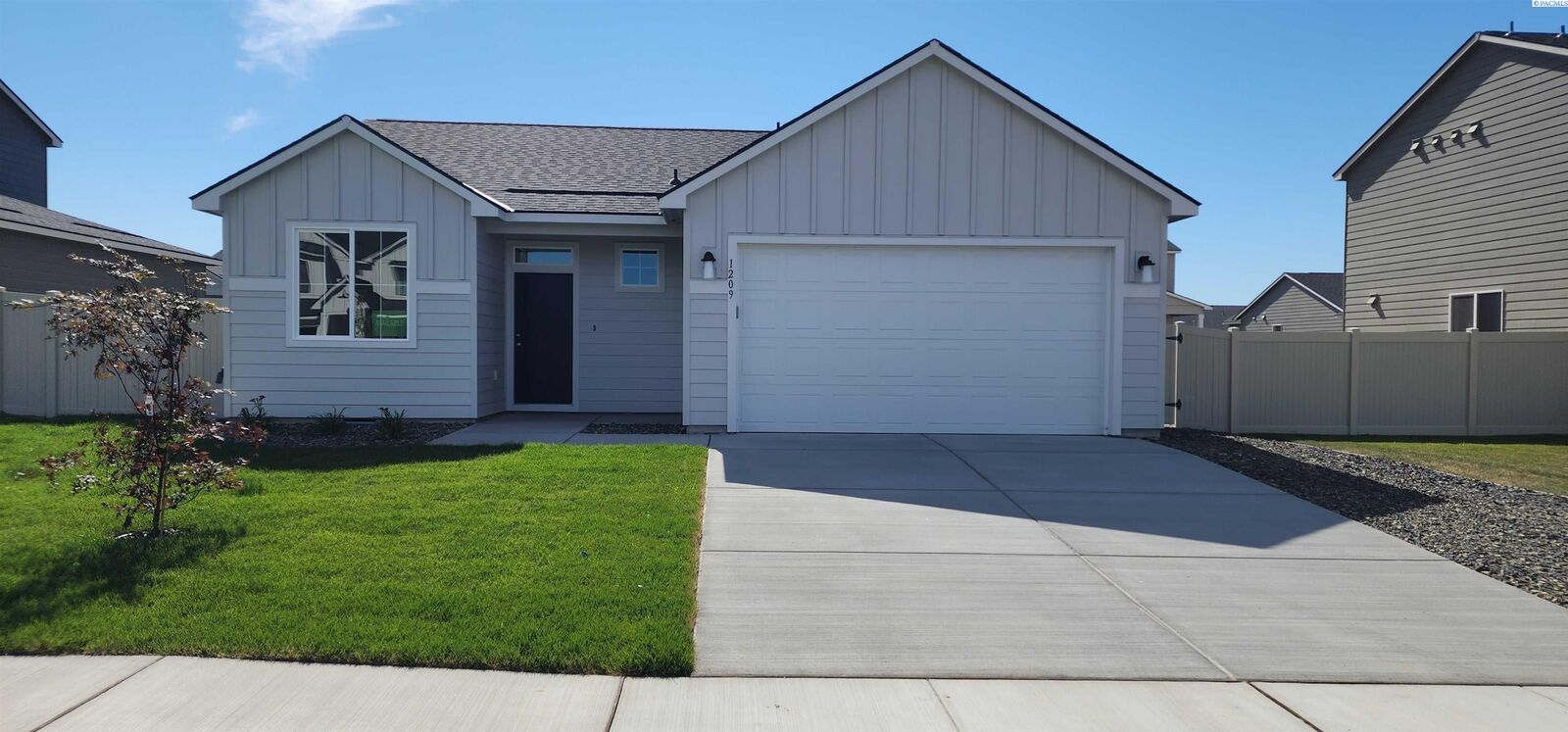 Property Photo:  1209 17th St  WA 99320 