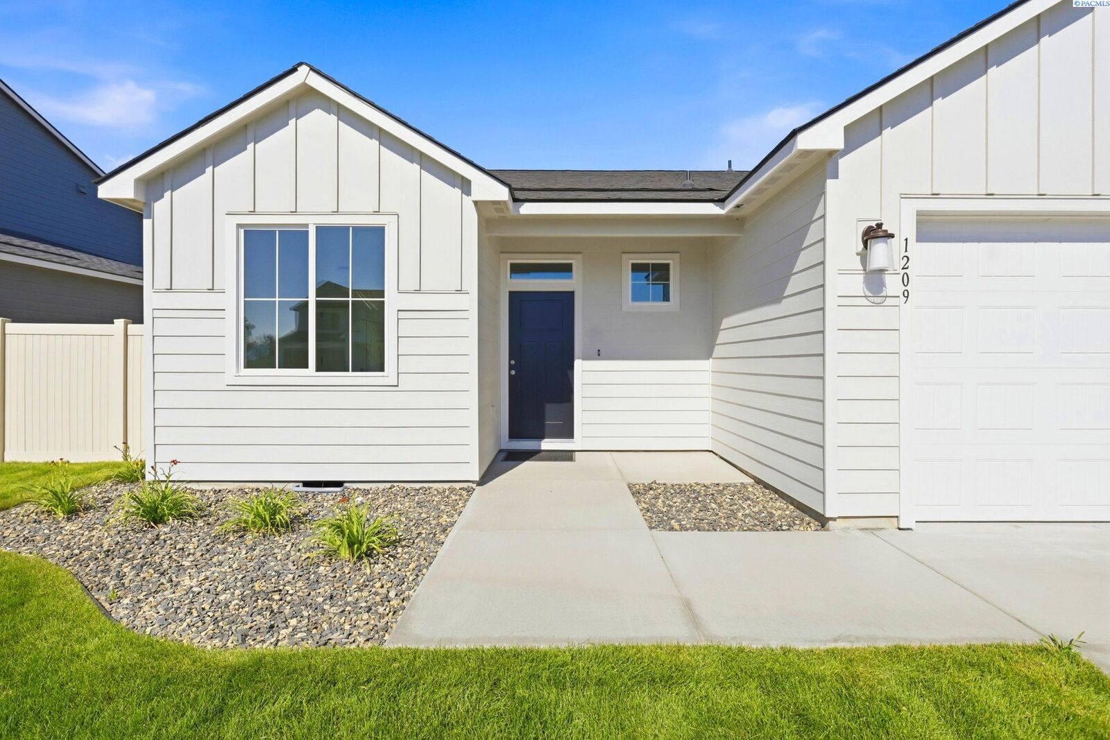 Property Photo: 1209 17th St WA 99320