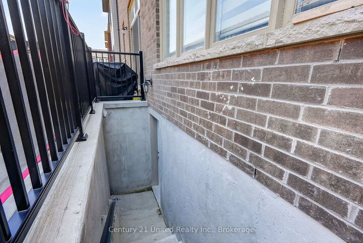 Photo de la propriété: 1040 Unit A Suddard Avenue 2 (Lower Level) ON L1L 0V5