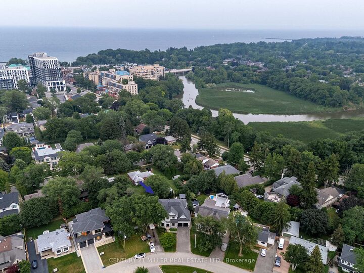 Property Photo:  2458 Meadowood Crescent  ON L6L 1V6 