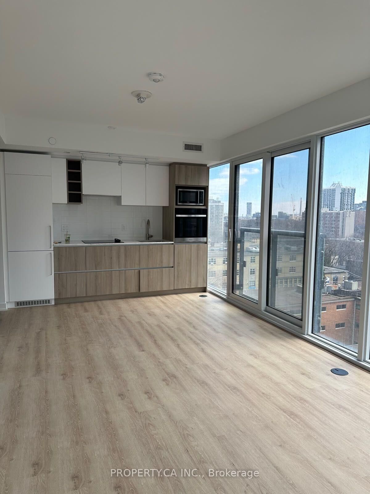 Property Photo: 319 Jarvis Street 702 ON M5B 0C8