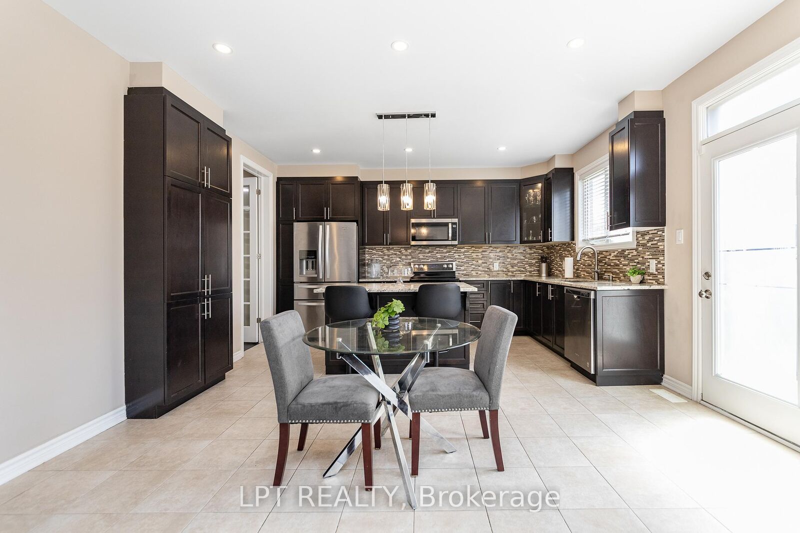 Property Photo: 908 Pedigree Street ON K2S 0Y5